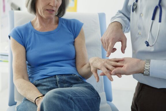 When to See a Doctor for Joint Pain